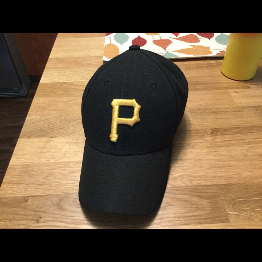 Black, youth Pittsburgh Pirates hat